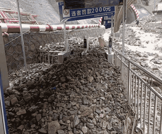 安全責(zé)任重于泰山——奉建高速1標(biāo)段2標(biāo)段4標(biāo)段遭遇大暴雨